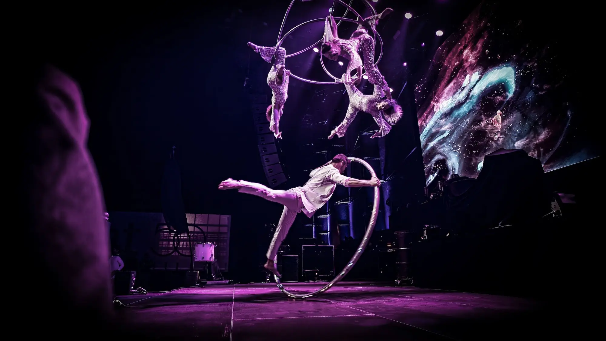 Bencha Theater - Aerial performance